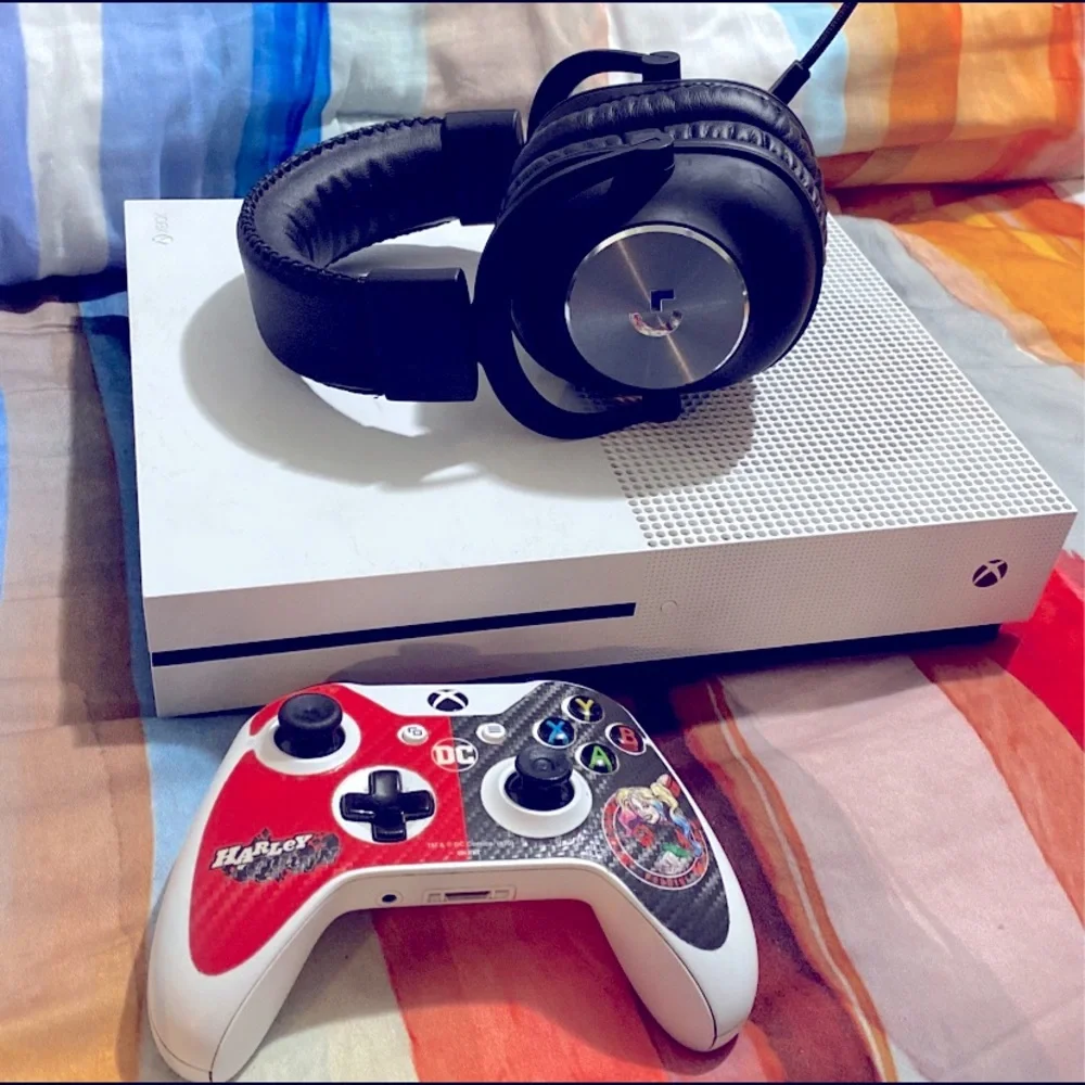 Xbox One S 1Tb - Logitech Pro X Headset